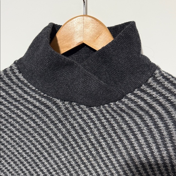 Banana Republic Knit Poncho Cape Sweater Gray Black Size Small - Picture 4 of 7